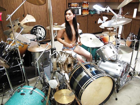 Mmm girl drummers rock | Female drummer, Girl drummer, How 