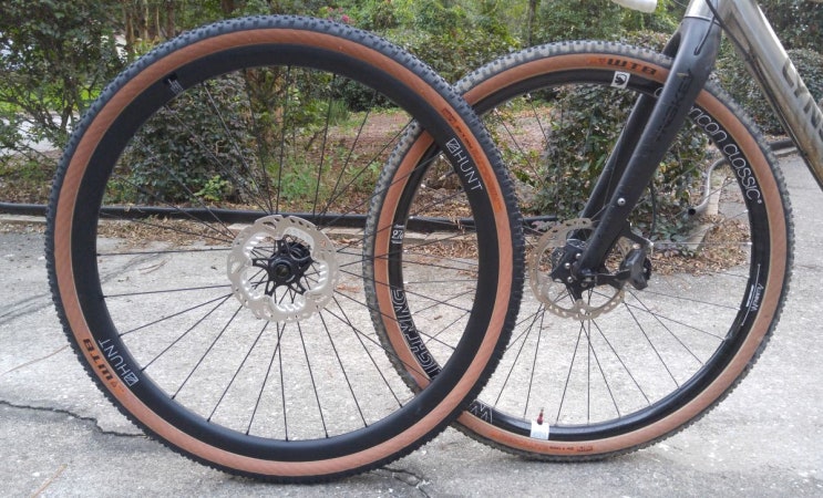 700x45c gravel tires